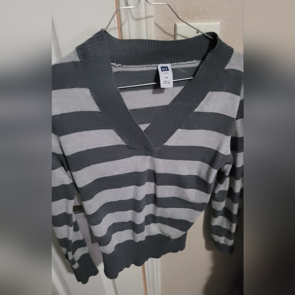 Gap sweater top